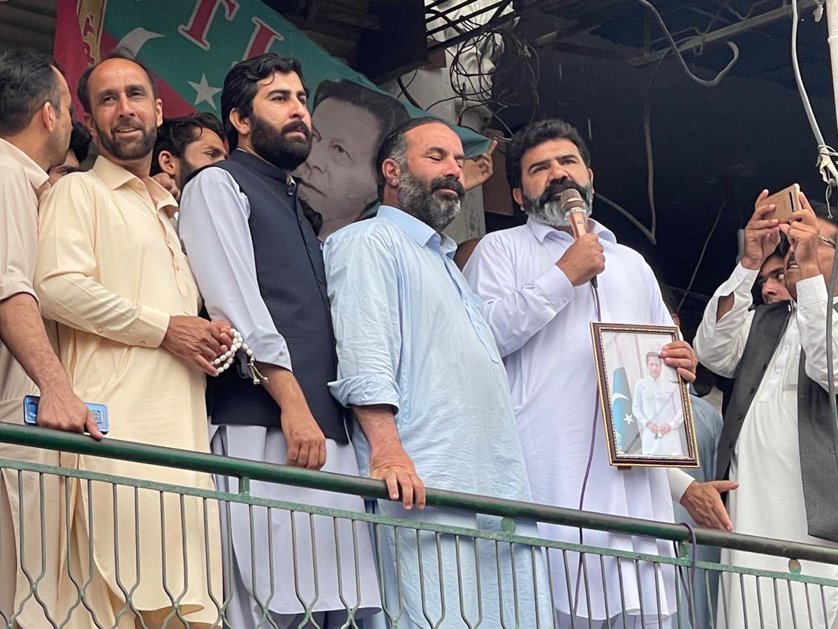 PTIofficial's tweet image. بونیر دیوانہ بابا بازار  بانی چیئرمین عمران خان اور انکے اہلیہ بشری بی بی کی رہائی, خیبرپختونخواہ کا ہر دلغزیز نوجوان رہنما مراد سعید کی تخفظ اور مینڈیٹ چوری کیخلاف تاریخی احتجاج ریکارڈ ہوا #ReleaseOurKaptaan