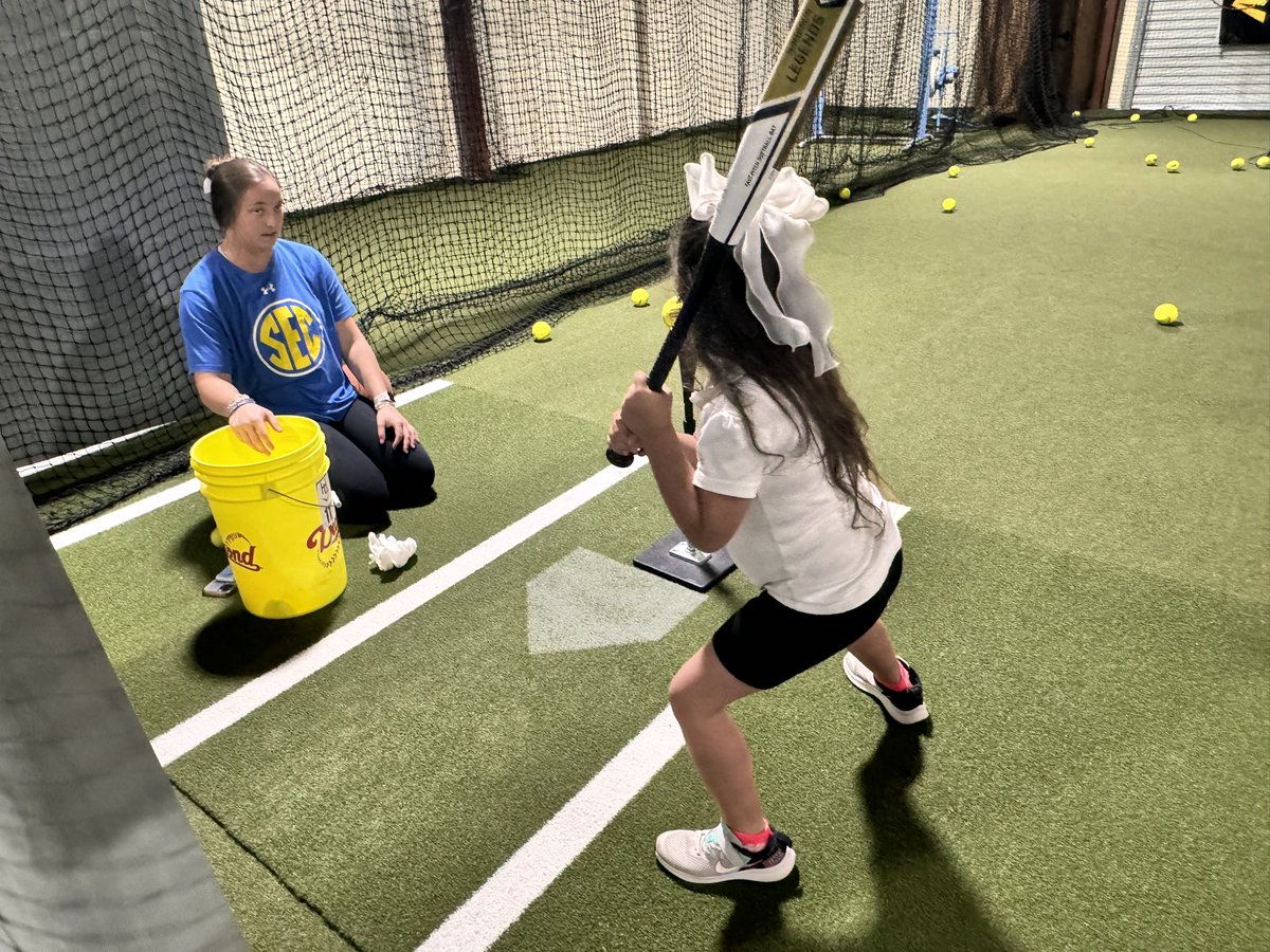 HomerunLegends's tweet photo. 🎵 Work work work work work 🎵 https://t.co/C3gVMEMYoV