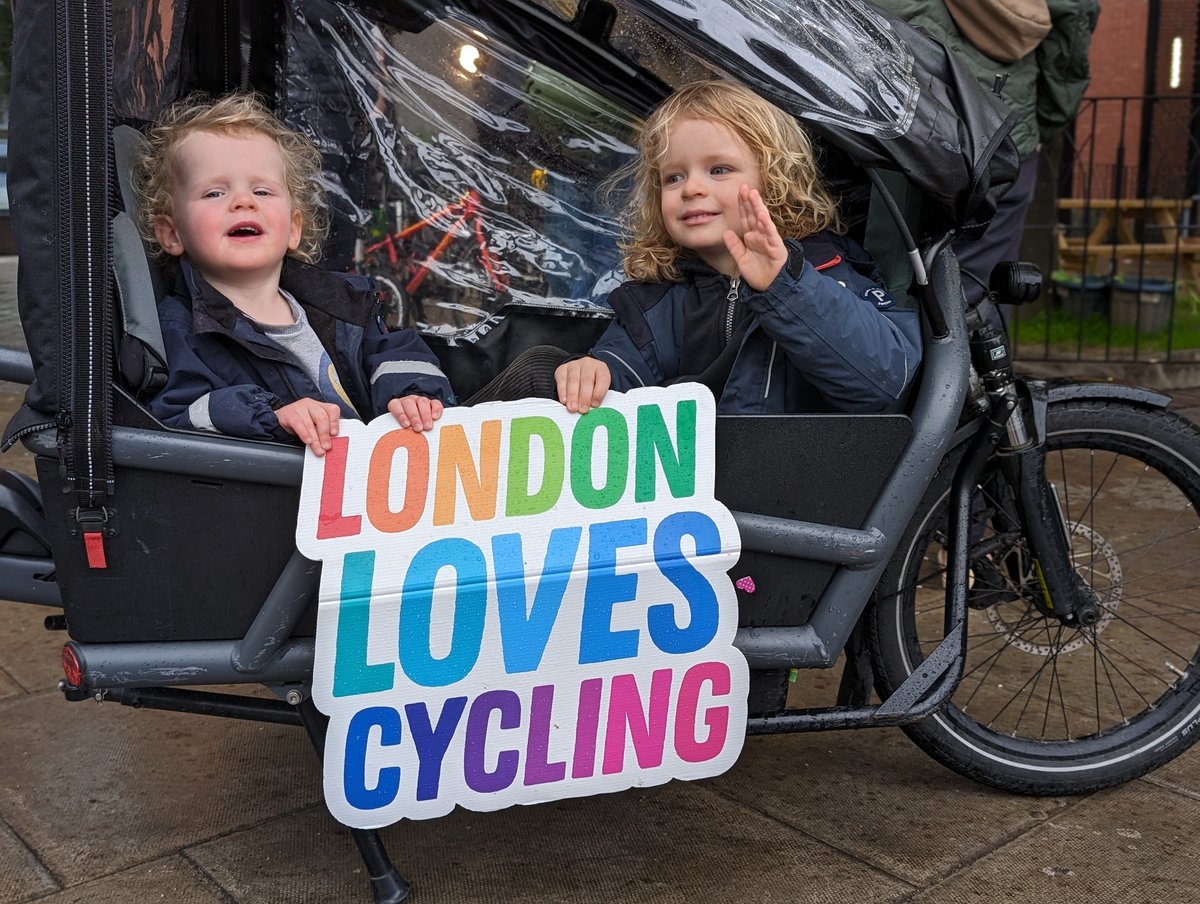 Hackney kids enjoyed street closure despite the rain. Cycling forever, whatever the weather. Kids love cycling #LondonLovesCycling