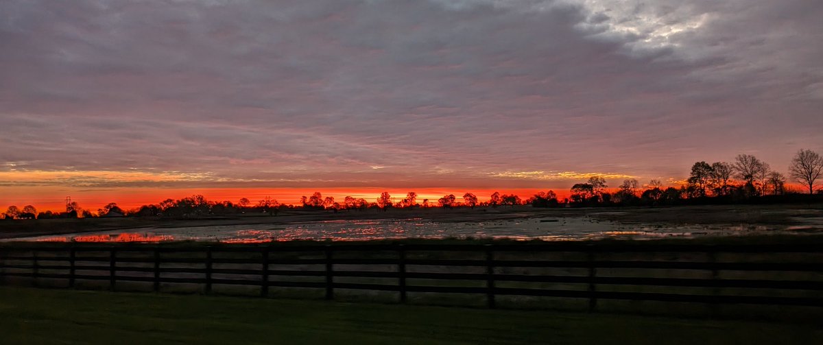 A nice sunrise this morning in Mercer and Boyle Counties. #kywx @Kentuckyweather @JimWKYT @jloganwxguy