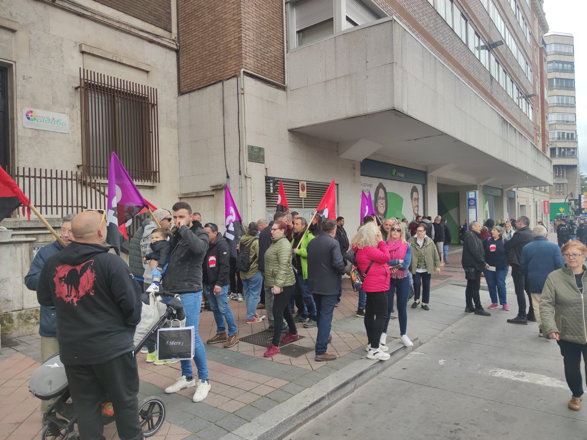 CGT_CyL's tweet photo. Concentración en Valladolid con motivo del 28A Día de la Salud y la Seguridad en el Trabajo. #NoSomosNumeros https://t.co/L4R6nou5VB
