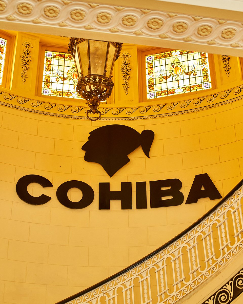 El Laguito is the place where the most emblematic brand of Habanos is produced: Cohiba. This majestic and stately neoclassical building is full of history, as it began as the building of the Torcedoras' School of Havana. Finally, in 1970, it became the current factory.