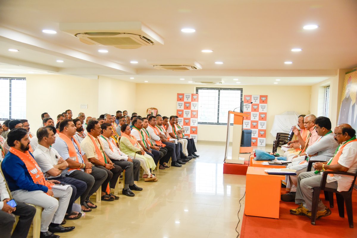 BJP’s Election Review Meeting held at Mapusa chaired by the Inspiring Leadership of @BJP4India National General Secretary Shri @blsanthosh Ji alongwith @BJP4Goa State President @ShetSadanand Ji and BJP Lok Sabha in-charge Shri @ashishsood_bjp Ji. The Dedication of Our…