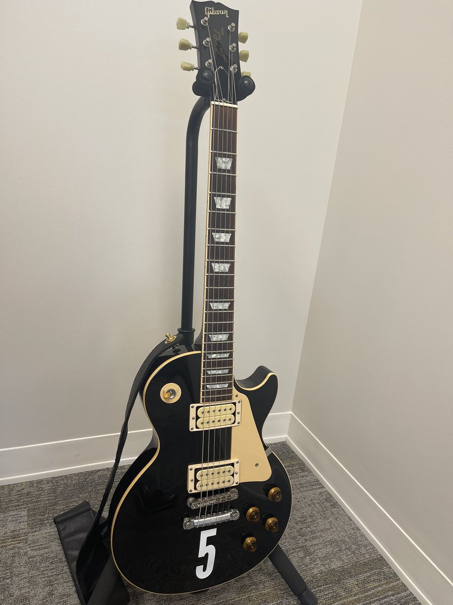 Look who got to go to the office with me today! '04 Les Paul Standard. Loaded with @DiMarzioInc DP-100s (bridge and neck), @faber_usa / Corsa aluminum stop bar and Abrn bridge. The guitar plays itself (which is helpful these days! 🤣✌🏻)
