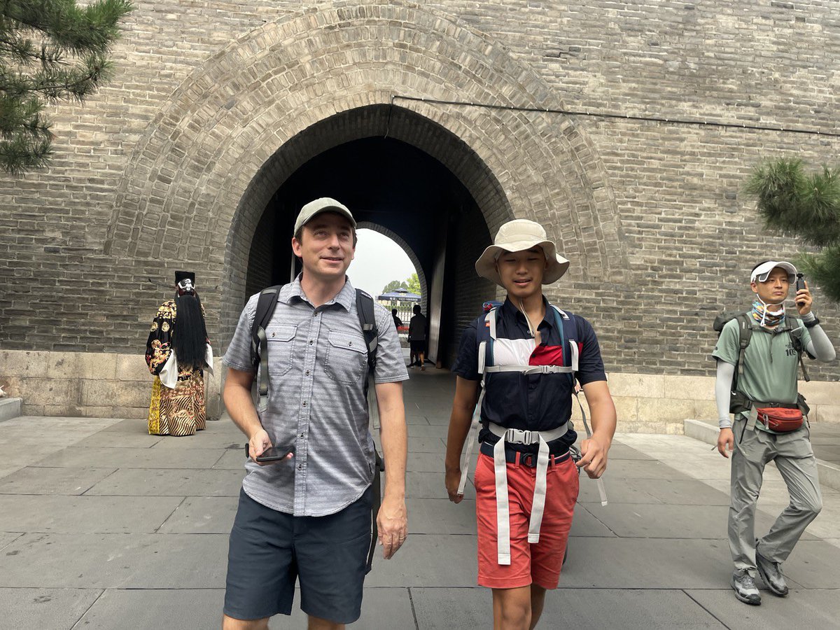 “At three miles an hour with Paul, I was able to discover with each step a new perspective on my city.” —Walking Partner Zhengrong Qian Read more: outofedenwalk.nationalgeographic.org/blogs/lab-talk… Pictured: Zhengrong Qian and Walking Partner @eosnos walk near Beijing's Marco Polo Bridge. 📷 @PaulSalopek