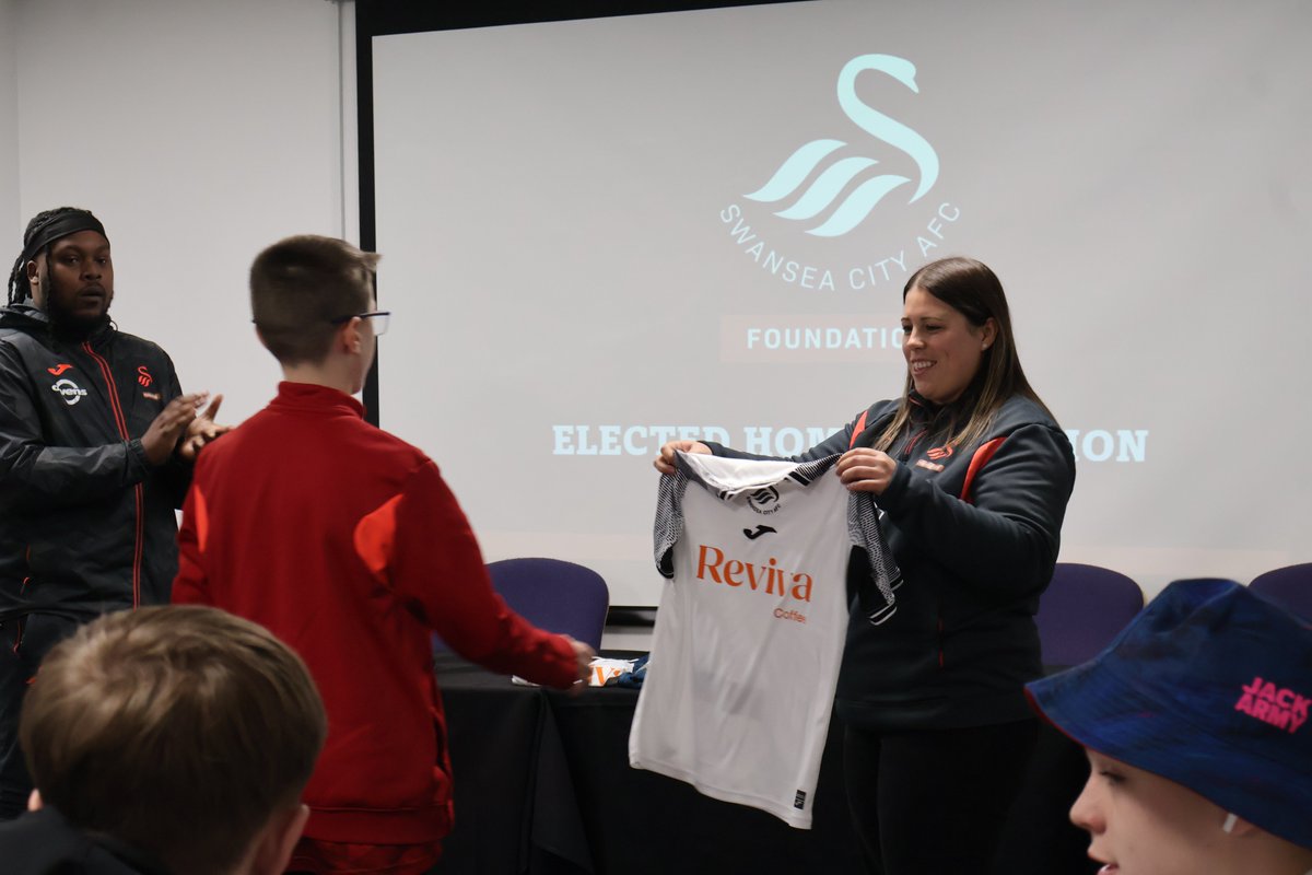 We wrapped up this week's 𝐄𝐥𝐞𝐜𝐭𝐞𝐝 𝐇𝐨𝐦𝐞 𝐄𝐝𝐮𝐜𝐚𝐭𝐢𝐨𝐧 sessions at the Swansea.com Stadium today 🏟️ ✅ Working together ✅ Developing social skills ✅ Stadium tour experience Thank you to everyone who participated over the last 3 days 🤍🖤