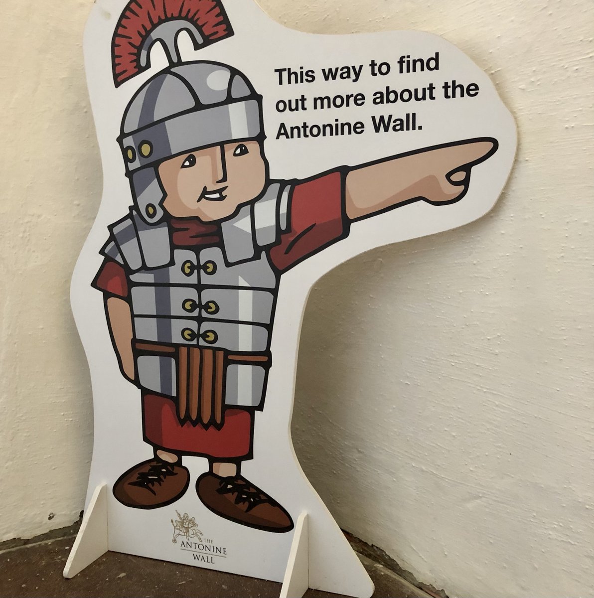 Kinneil House is currently hosting special exhibition about @AntonineWall #WorldHeritageSite: #DYK 'Kinneil' literally meant 'Head of the Wall', located near E end of great 2nd-Century Roman rampart - house open every Saturday for indoor/outdoor tours kinneil.org/2024/04/22/spe…