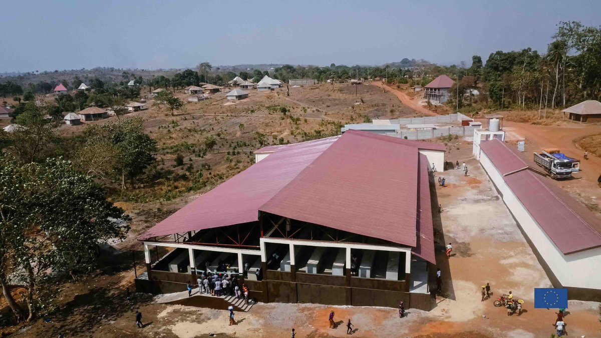 🤝🇪🇺🇸🇱 Karene District celebrates the inauguration of a modern market, multipurpose hall & other facilities in Kamakwe Town, funded by 🇪🇺 in partnership with Govt. of 🇸🇱.  Join Karene to celebrate this milestone! #EUnaSalone #EU4U #KareneDistrict #GlobalGateway  #KareneDistrict