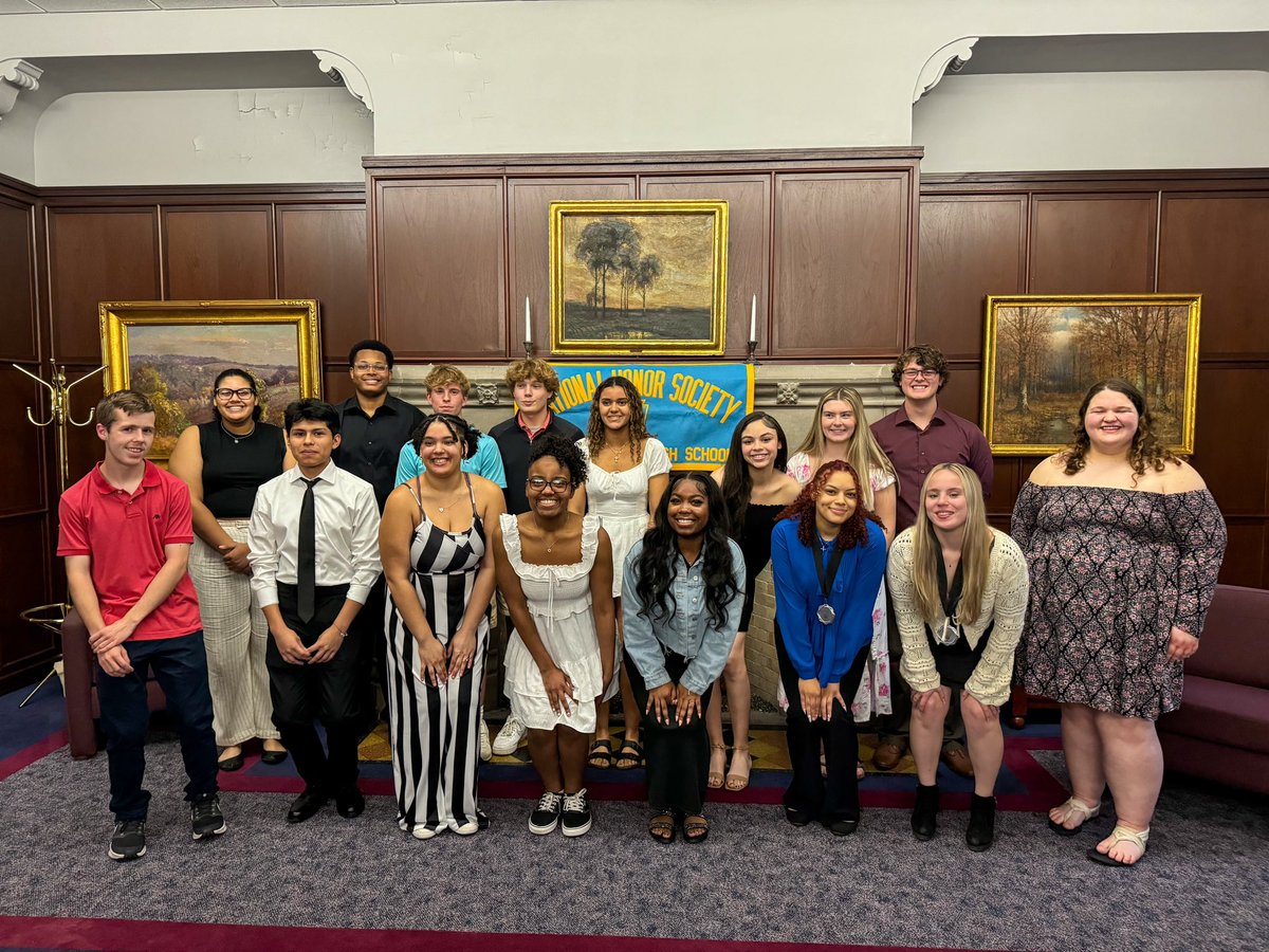 Congratulations to the newest members of the Benjamin Bosse High School Chapter of the National Honor Society! 🐾♥️

And Happy National Student Leadership Week to these #StudentLeaders! #NSLW2024 
@NASSP @NatHonorSociety