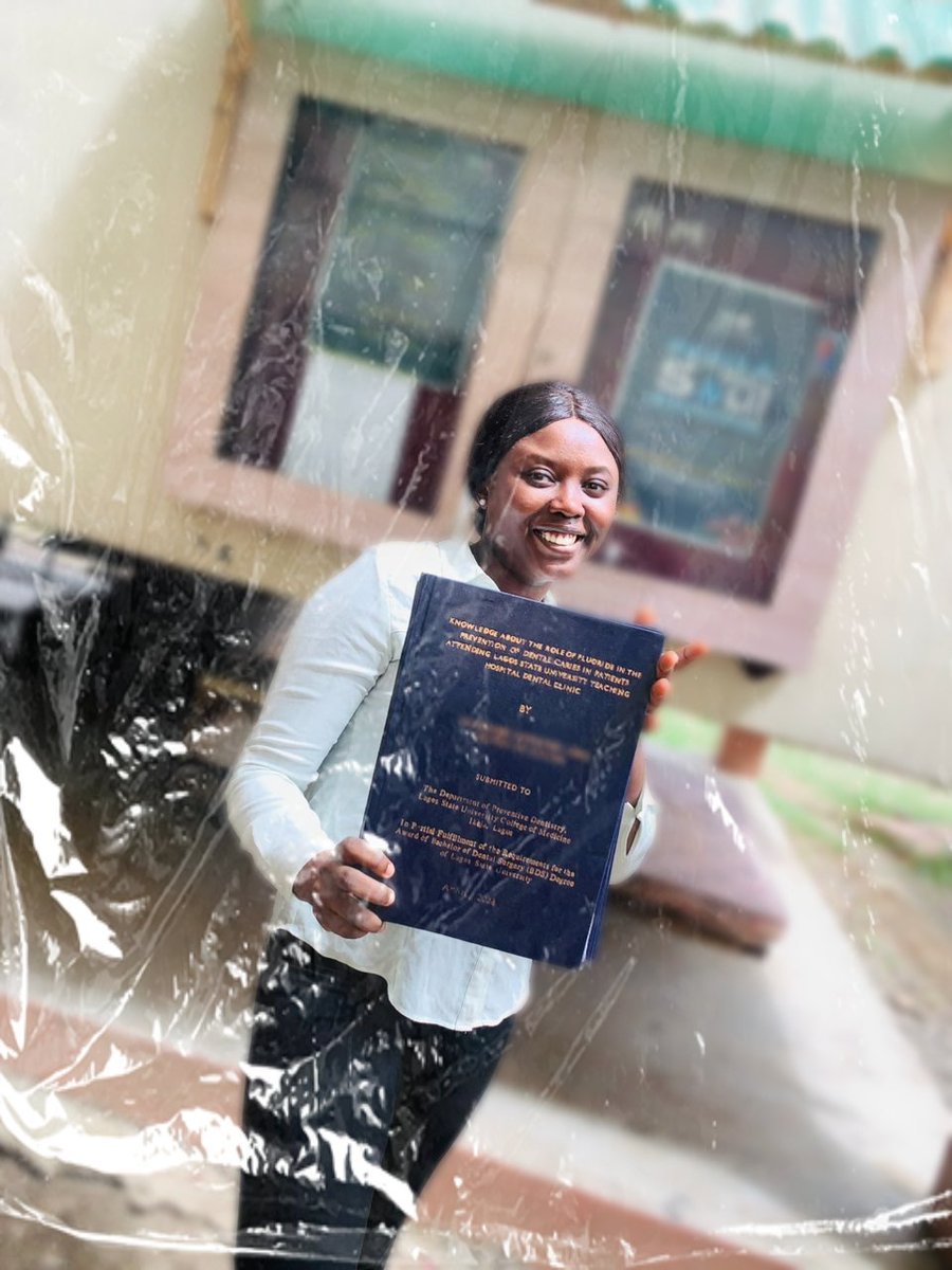 mee_tunde's tweet photo. I didn't post this here 🙈🙈💖

But, I defended my project 🤭 https://t.co/wHQRnwfna5