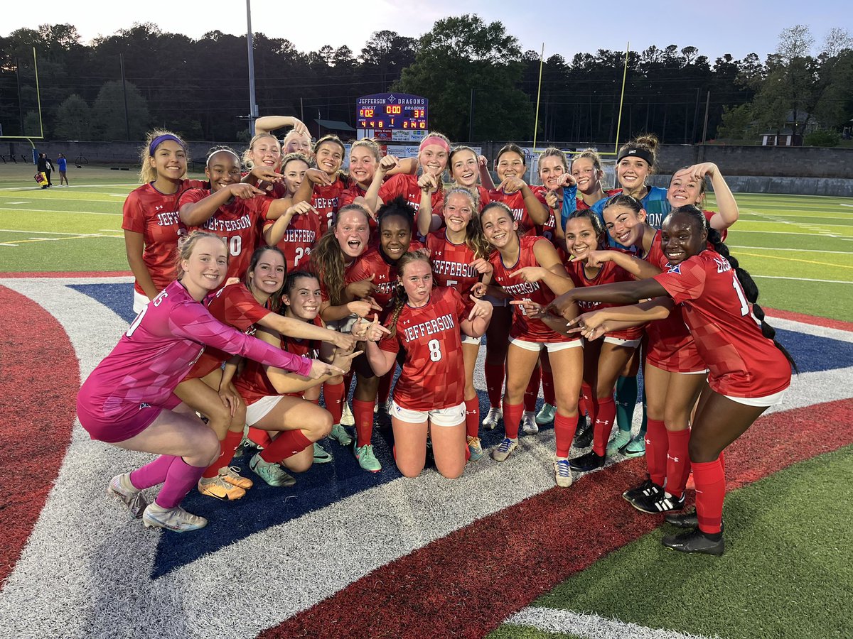 KhloeSRob's tweet image. SWEET 16 WIN VS. CHATTAHOOCHEE!! Next game is home @630 vs Northgate. Please come out and support 🐉❤️
@jtownsoccer @ImCollegeSoccer @USRecruits @SoccerMomInt @NCAASoccer @NEGARecruits @SoccerDownHere