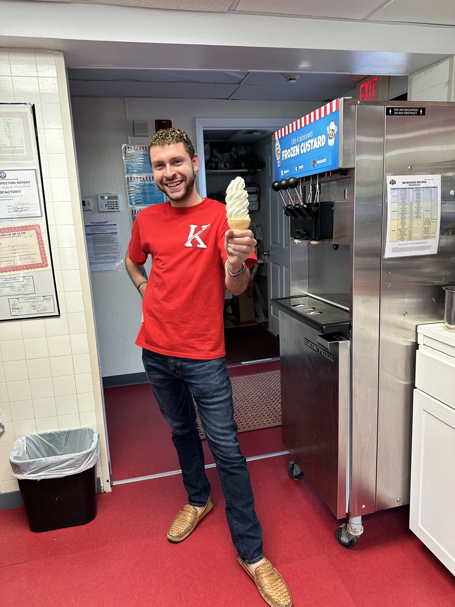 _khsprincipal's tweet photo. Last night our staff worked overtime at Rita's to support the class of 2025!! So much fun was had. https://t.co/LpdRvVJGY2