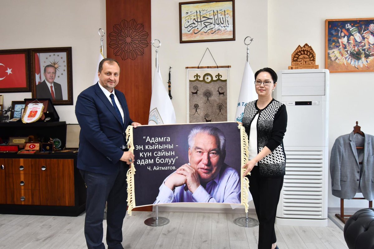 Kırgızistan Cumhuriyeti İstanbul Başkonsolosu Sn. Lira Sydykova, Kırgız Cumhuriyeti Antalya Başkonsolosu Rustam Koshonov, Kırgızistan Cumhuriyeti Bursa Fahri Konsolosu Sn.Bilal Tutuş ve değerli heyete nazik ziyaretleri için teşekkür ediyorum.