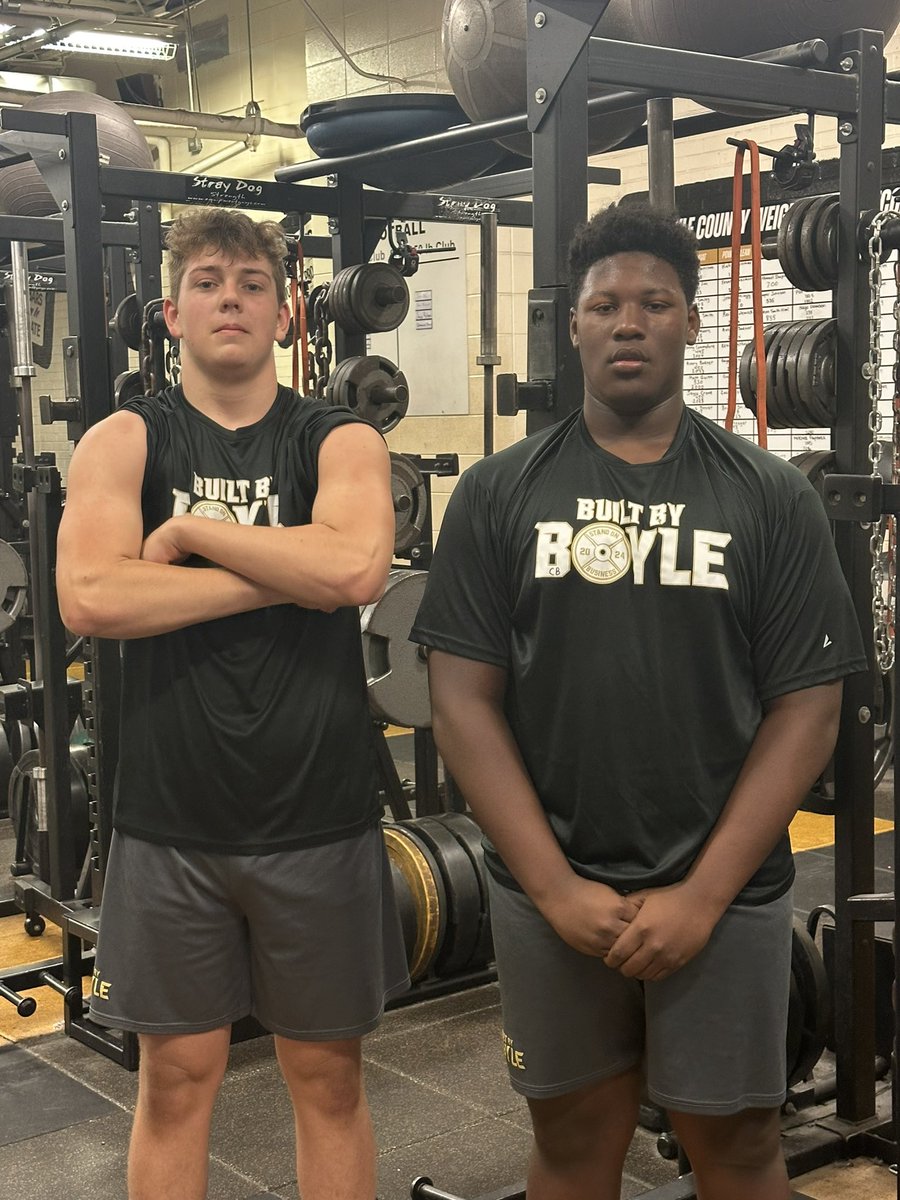 Some Good Looking Incoming Freshmen! 2028-Grant Holman-6’4 215 76” Wingspan 2028-Christian Bryant-6’2 270 78” Wing Span Excited about these Young guys and how much they have improved this offseason. GO REBELS!!! #StandOnBu5iness