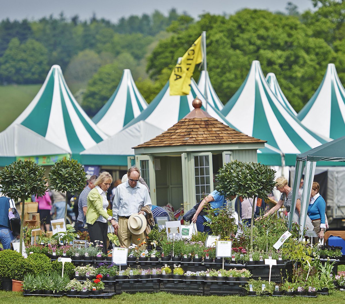 The Weald of Kent Craft Show is this #BankHolidayWeekend in the Penshurst Place Parkland. Tickets available in advance or on the door thecraftshows.co.uk/wealdofkent202…