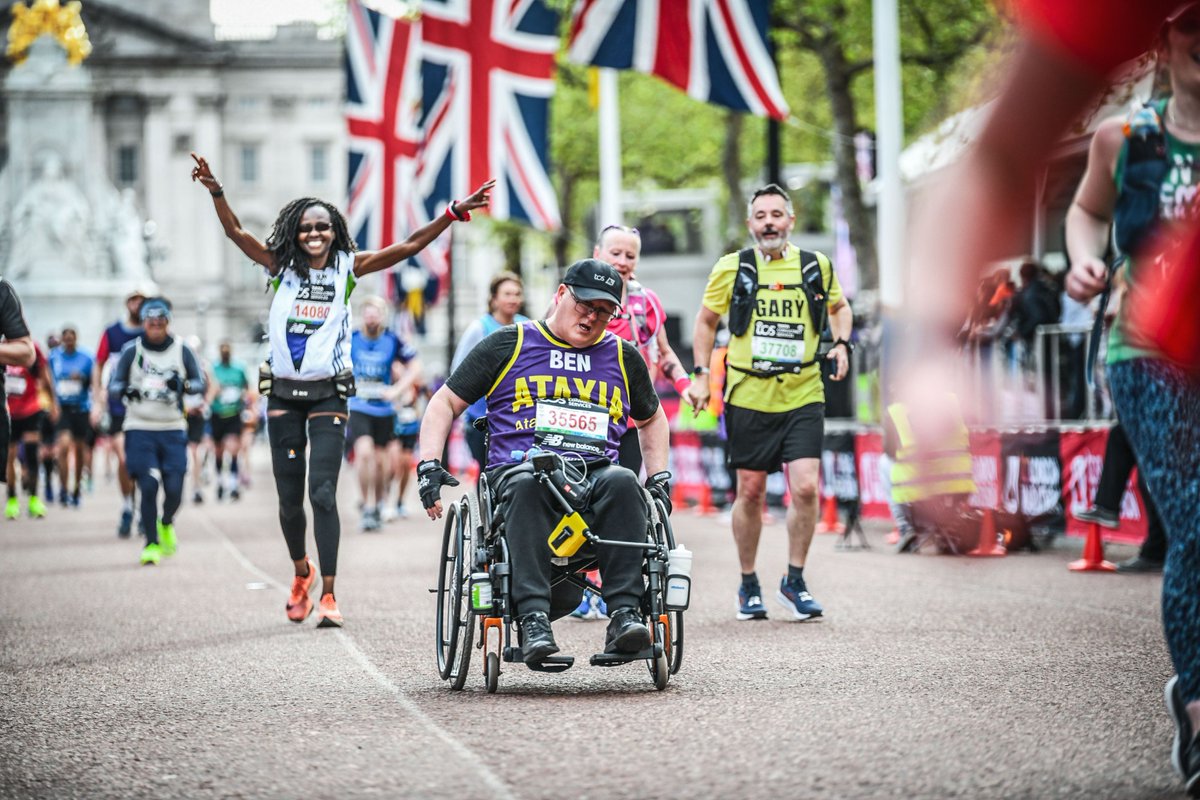 This is how you finish the London Marathon! Pushing hard until the line.  #NeverGiveUp.  ♿️🏅