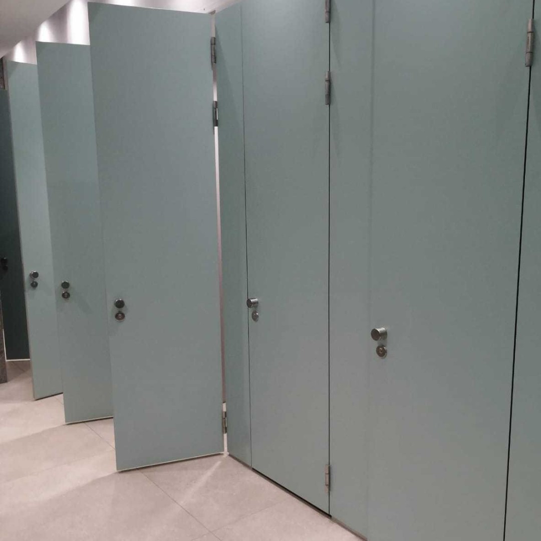 How good does the PRIMO Kn #cubicle look in this shopping mall in Hungary? The sea green shade looks amazing with the grey marble. 👌ow.ly/MoEL50GWxIT #washroomdesign #mondaymotivation #shoppingcentre #retail