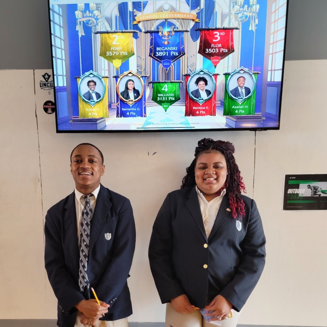 House Points aren't just earned in the CPREP classroom.... these scholars just scored points for collaborating in their UCONN college course! #Shoutout #DualEnrollment #WeAreCapitalPrep #Houses