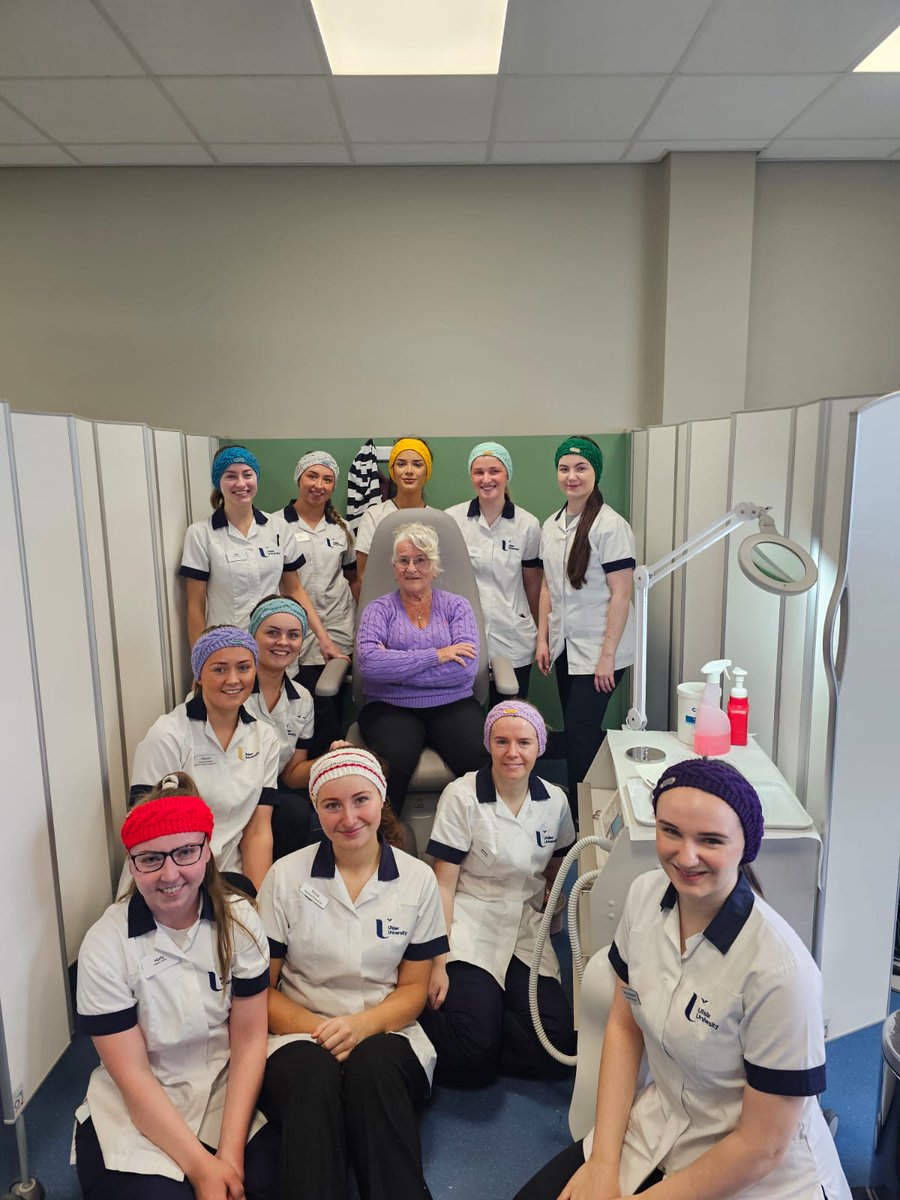 Fantastic to see our podiatry students helping raise awareness and funds for @nichstweet during a busy clinic on campus! 👣Hand knitted hats and headbands provided by this fabulous lady to keep them all cosy!
@UlsterHealthSci