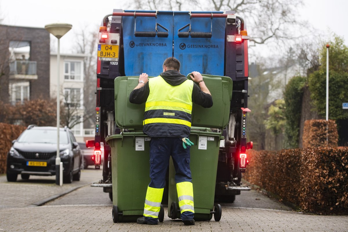 Wist je dat we in mei, juni en juli vaker jouw gft+e-afval ophalen? In plaats van om de twee weken, komen we iedere week langs voor jouw groene container. Wil je weten wanneer we bij jou langskomen? Check de Afvalkalender of kijk in de AfvalWijzer-app 👉 bit.ly/3aJXjy1