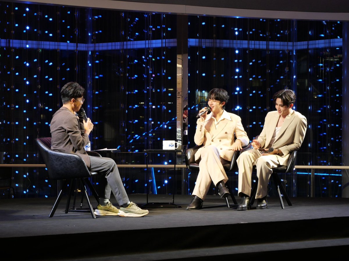 ภาพบรรยากาศการ Talk ของ “ซี” @zee_pruk และ “นุนิว” @CwrNew ใน CHAIRS TO SHARE “EXCLUSIVE TALK WITH ZEENUNEW” วันนี้ค่ะ✨ #ChairstoSharexZeeNuNew