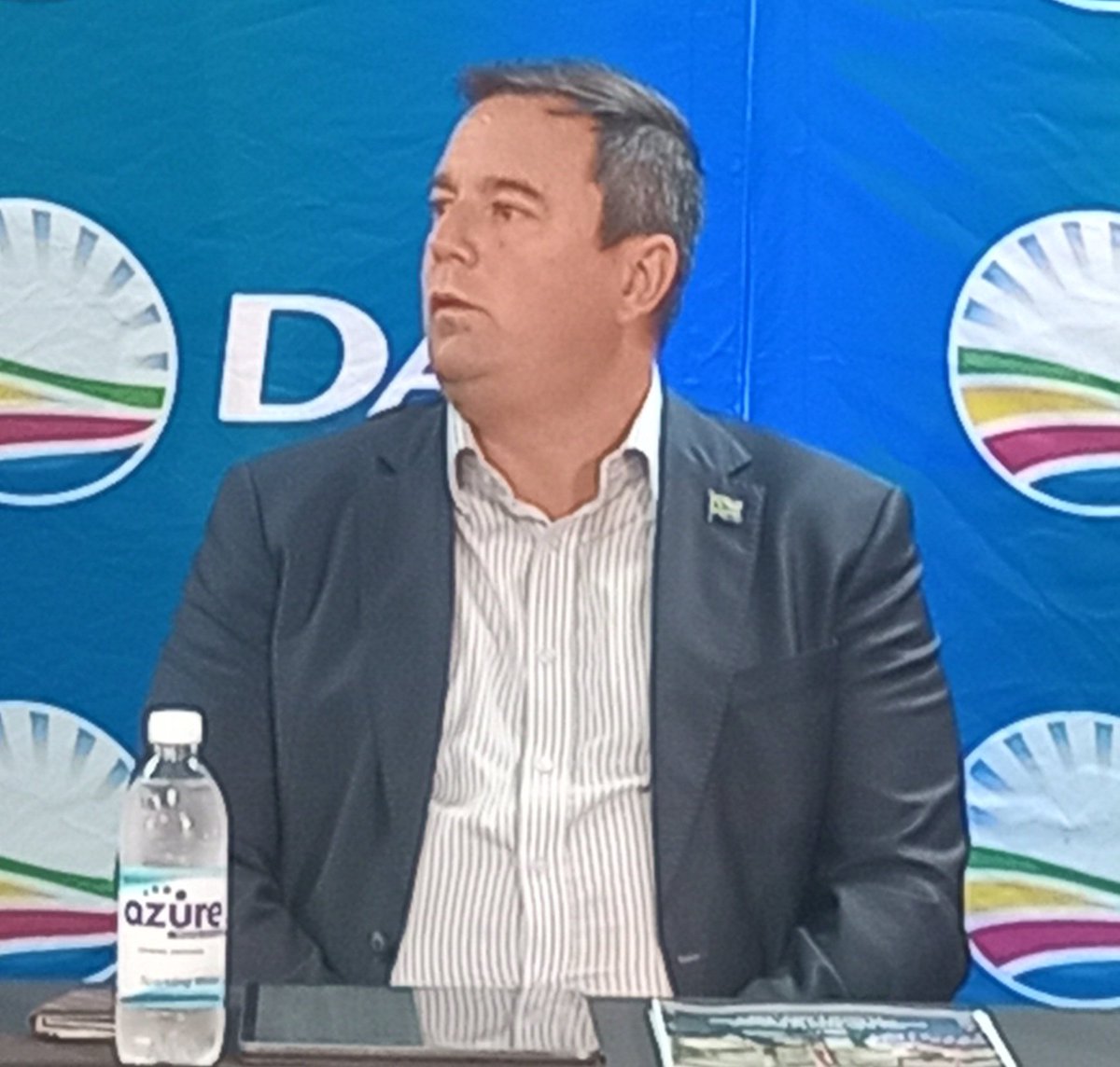 DA leader John Steenhuisen has warned that stage 6 loadshedding will hit the country the very next day after the elections. Steenhuisen has accused the ANC of temporarily suspending loadsheding to influence the voters to win the elections. PM #KayaNews #2024Election