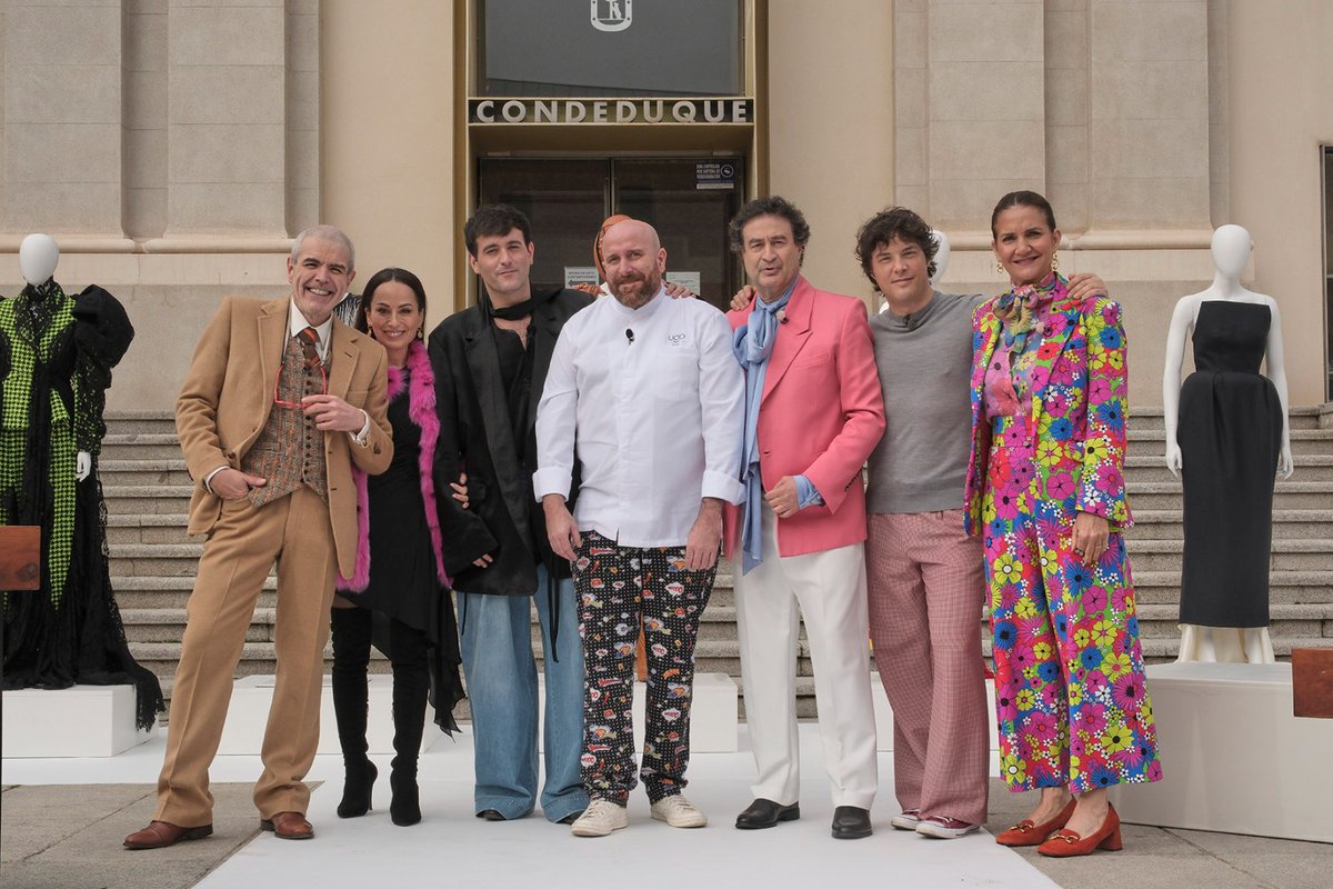 🪡🍳¡El lunes #Masterchef recibe la visita de los jueces de #MaestrosCostura, en una prueba en exteriores en la que se rendirá homenaje a la moda española! 29 de abril a las a las 22:50 h en @La1_tve y @rtveplay rtve.es/n/16078318