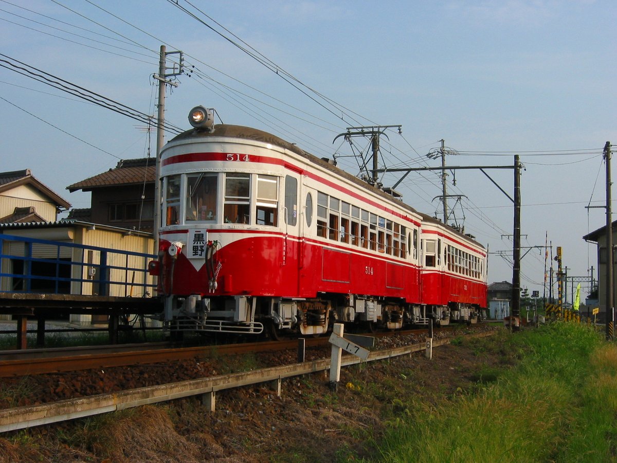 #あの暑い夏の日を思い出させてくれる1枚 
長良川花火の日の名鉄揖斐線相羽駅にモ514+モ513が到着。もちろん冷房などないので窓全開。満員の場合でも車内の空気が即入れ替わるので密室の冷房よりすぐ冷めました！（但し走っていればの話😅）