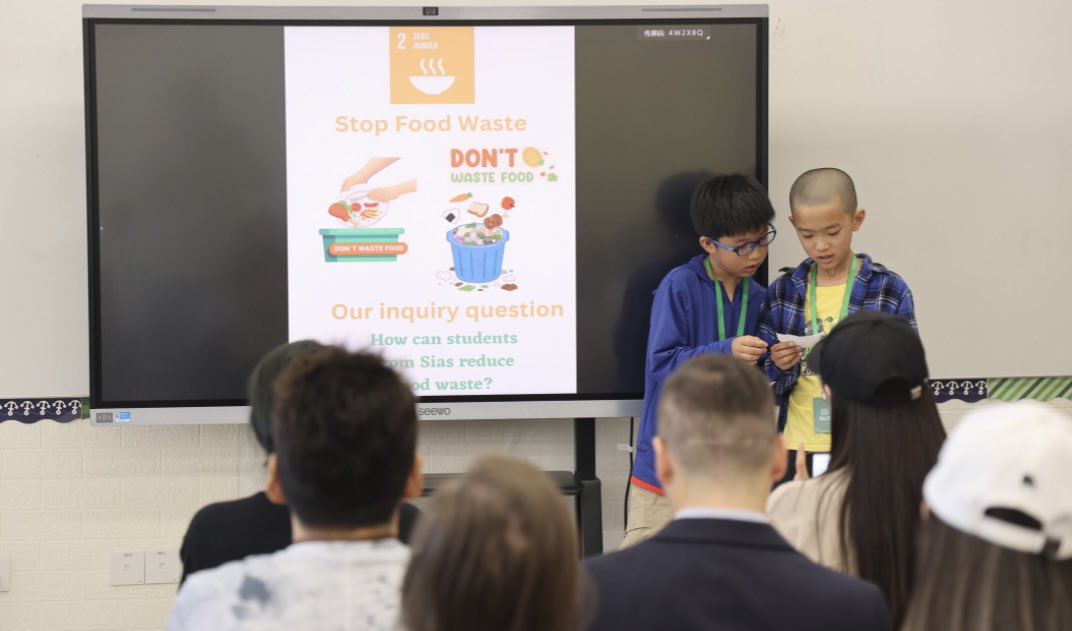 NicoleDorn9's tweet image. The G3 students did an excellent job using research ๐ง and communication ๐๐ฃ๏ธ skills for their Genius Hour project as they advocated for sustainability at #SiasIS
#PYP