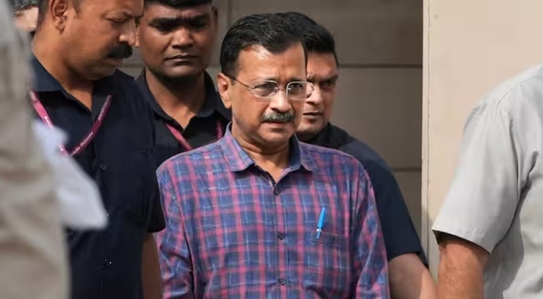 Delhi High Court castigates Arvind Kejriwal led Delhi government and AAP led MCD for its failure to provide textbooks to over 2 lakh students. HC says Delhi govt is only interested in appropriation of power and by not resigning, despite his arrest, Arvind Kejriwal has put…