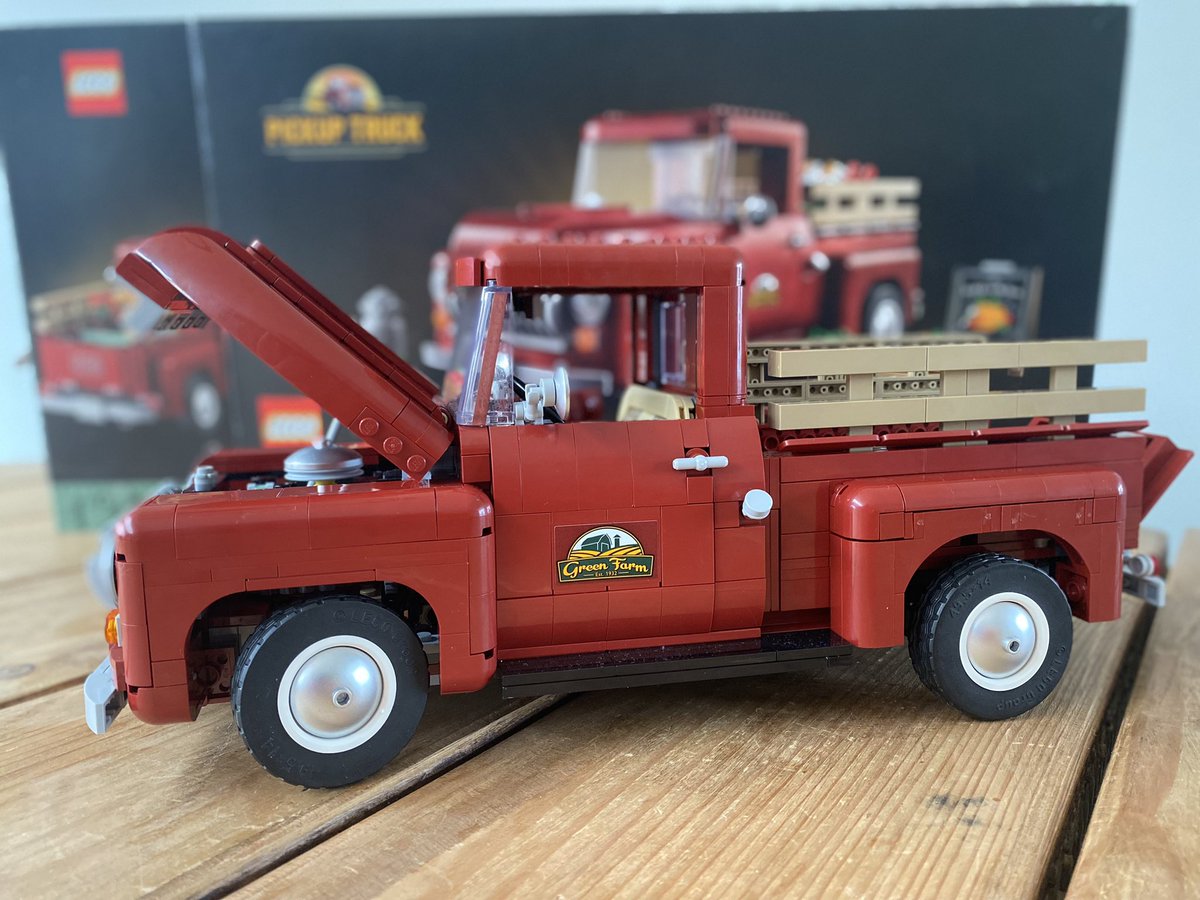 #buildit #friday !
#LEGO #creations 
#pickuptruck 

#followfriday 

Die is ook weer af !
Nog steeds is het #terugvolgvrijdag voor alle gezellige mensen hier!
#fijn #weekend en #koningsdag 🦁🧡