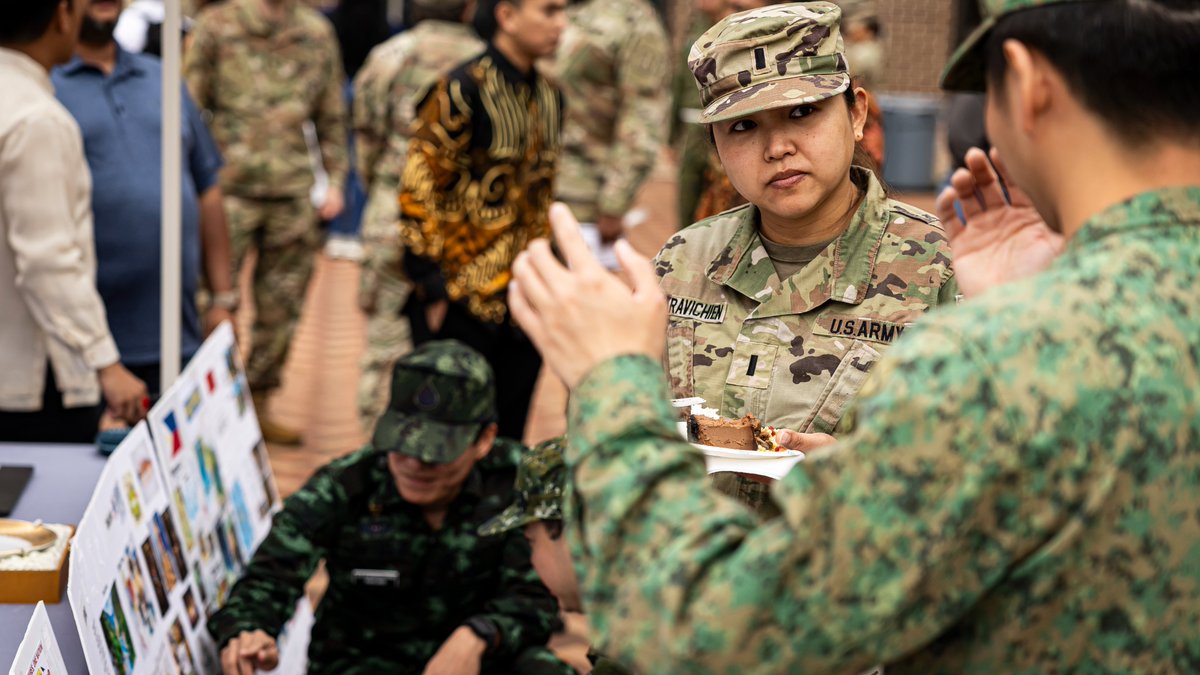 Army Sustainment University’s International Military Student Office hosted an Open House April 24 featuring ethnic foods from over 20 countries and cultural exchanges by service members from about 40 countries. Read more➡army.mil/article/275710 #partnerships @SCoE_CASCOM
