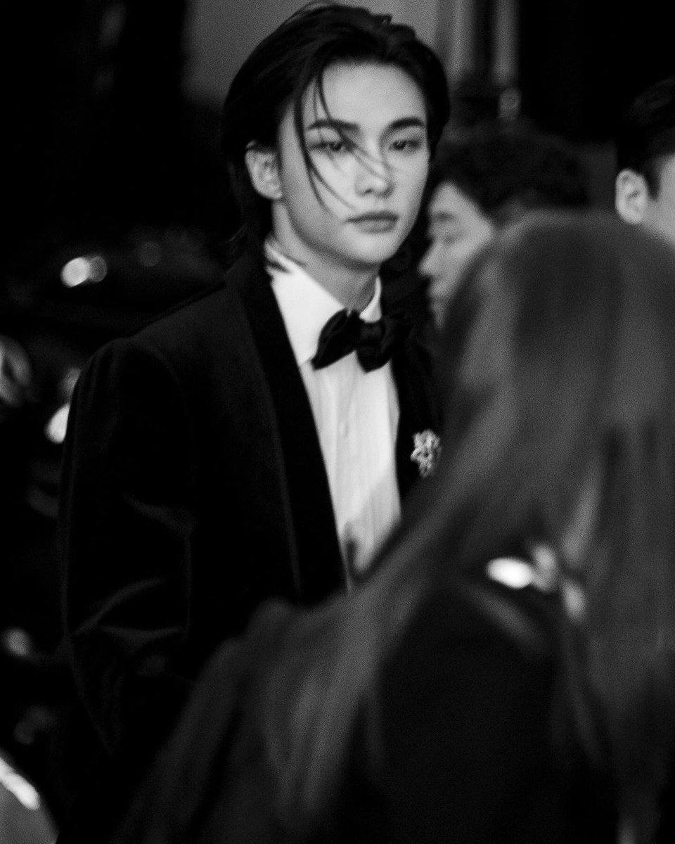 hyunjin at the cartier event looking expensive with his bowtie and suit, hair sleeked back 😩 god, this man is stunning

#HYUNJINxCARTIER 
@Stray_Kids #현진