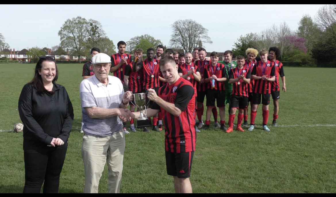 Recently @Wraysbury_FC were presented the Division 3 winners trophy and medals by long serving committee member Martin Shearn. 🏆 Congrats on the promotion Wraysbury! 👏🏻