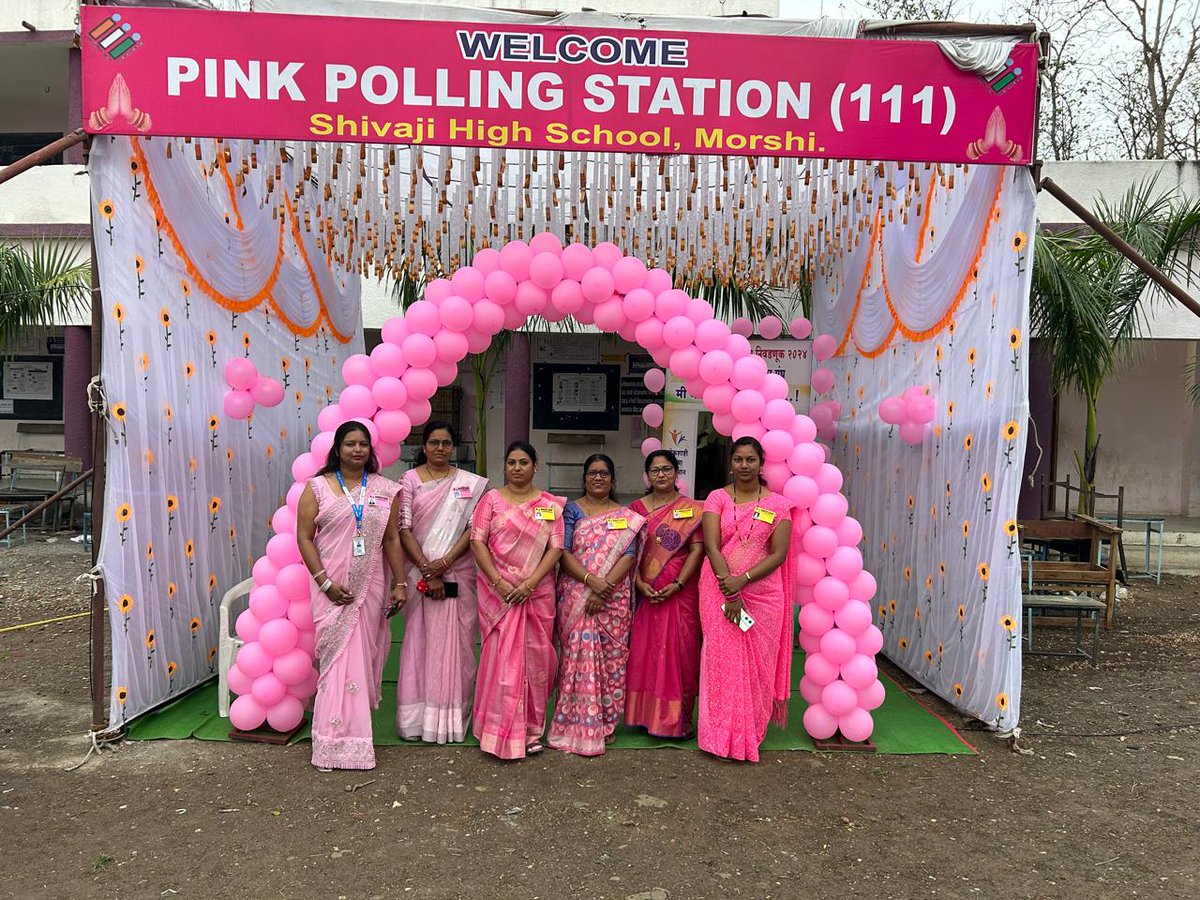 #LokSabhaElection2024 ०८ #वर्धा लोकसभा मतदारसंघ येथे महिला मतदारांसाठी Pink polling station उभारण्यात आले आहे.