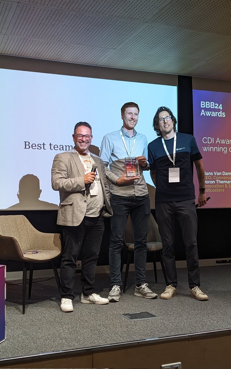 A massive congratulations to the @deutschetelekom Frag Magenta team, winners of the 'most personalized assistant' award here at the @CDInstitute_ conference here in Barcelona #BeyondBoundaries 👏💗