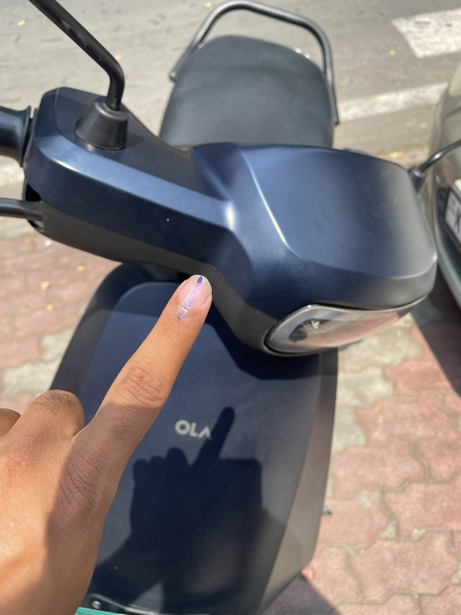 PuneethCpp's tweet photo. @OlaElectric isn’t the colours matching???
#GoCastYourVote
#BuildTheFuture
#FutureIsElectric
#OlaS1ProGen2
#OlaElectric https://t.co/2sqXBrYj2m