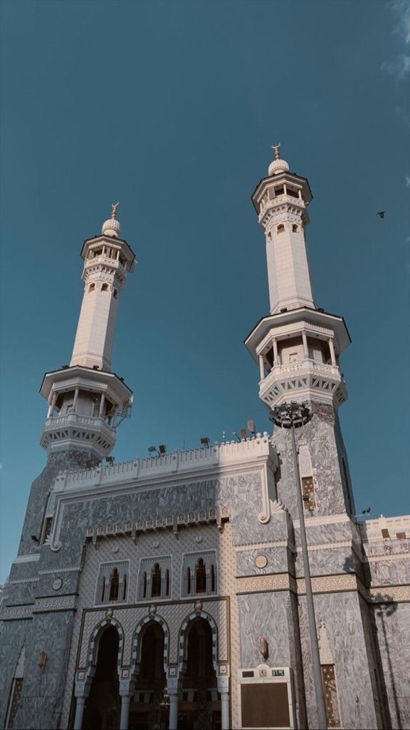 ونبينا المصطفى ، نورٌ إذا حلَ في ظُلمة قلبٍ أضاءها .
- اللهُــم صل وسلم وبارك على نبينا םבםב ﷺ ♥ .