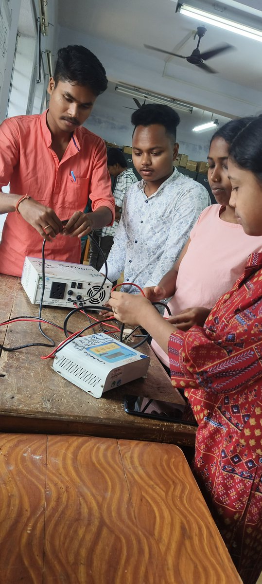 Training is in progress on Solar PV system Technician and installer at ITI Tufanganj, Coochbehar. 40 candidates are availing training in this program. 

@utkarshbangla

#PBSSD #skilldevelopment #CareerOpportunities