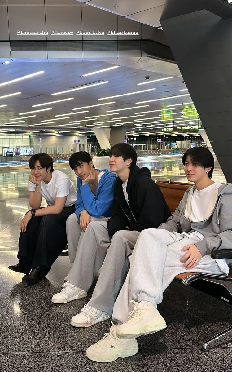 alanwenn's tweet photo. no because why are earthmixfirstkhao the least coolest ppl around like...look at them they're so loser and so uncool 😭 https://t.co/gundKiMMNS