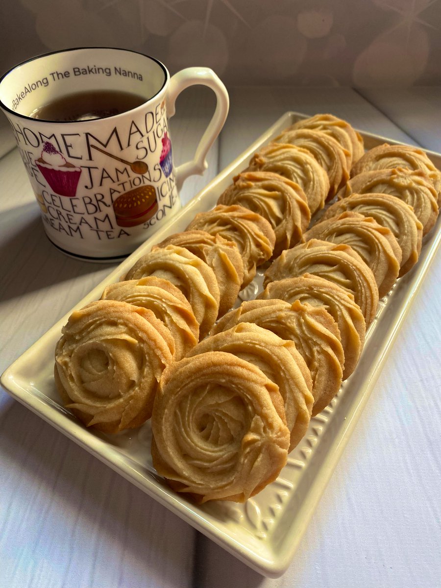 A quick little #biscuit bake for #twitterbakealong I🤔the Viennese whirl is very understated biscuit you can dip them fill them or if you are like me make yourself a brew and enjoy them as they come😍I made them last night and left in the fridge helps keep the definition #toptip