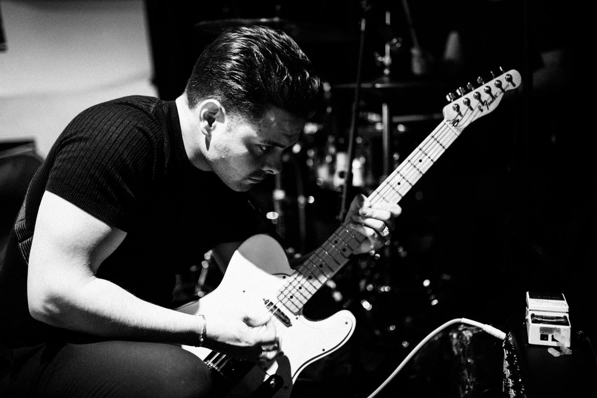 Tacos In A Thunderstorm, out today x - open.spotify.com/track/7G6ZZWp4…