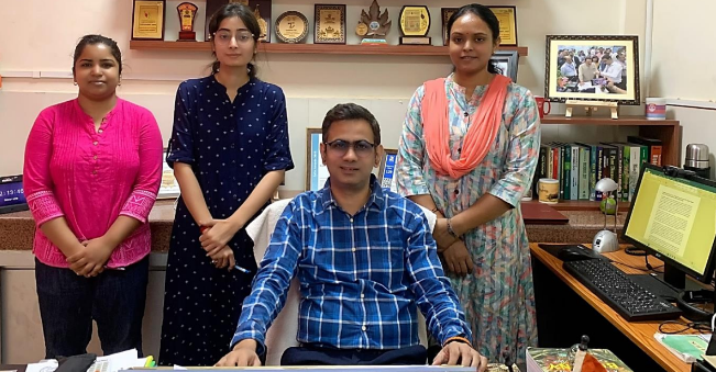 The team of researchers comprises Dr. Prashant Singh, Ms. Menka Tiwari, Ms. Bandana Devi, Ms. Shivangi Sinha, and Ms. Nidhi Yadav. The results reveal that Trichoderma-primed barley exhibits heightened tolerance to drought stress compared to non-primed barley. @VCofficeBHU