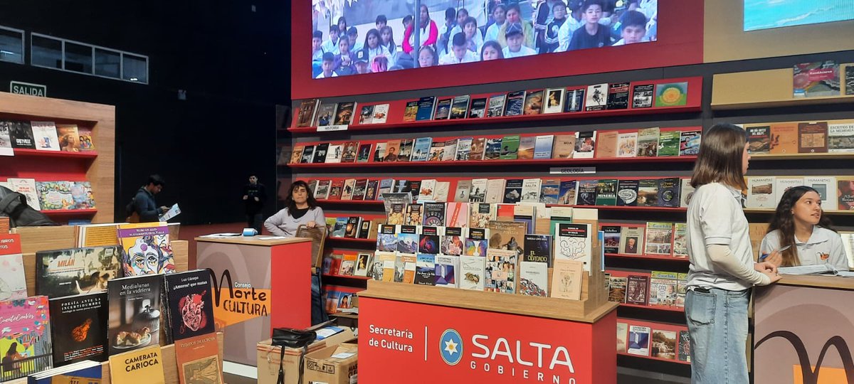 El el Stand de Salta de la Feria Internacional del libro de Buenos Aires con El Arcón de Clio I y II. #Salta <a href="/GustavoSaenzOK/">Gustavo Sáenz</a> <a href="/eltribuno/">El Tribuno</a> <a href="/PrensaGSaenz/">Prensa Gustavo Sáenz</a> <a href="/MdeGobierno/">MinisteriodeGobierno</a> <a href="/GobiernoSalta/">Gobierno de Salta</a> <a href="/culturasaltaok/">Cultura Salta</a> <a href="/OsvaldoHeredia/">HSNOTICIAS</a> #educacion @ferialibro #Argentina #feriadellibro #BUENOSAIRES