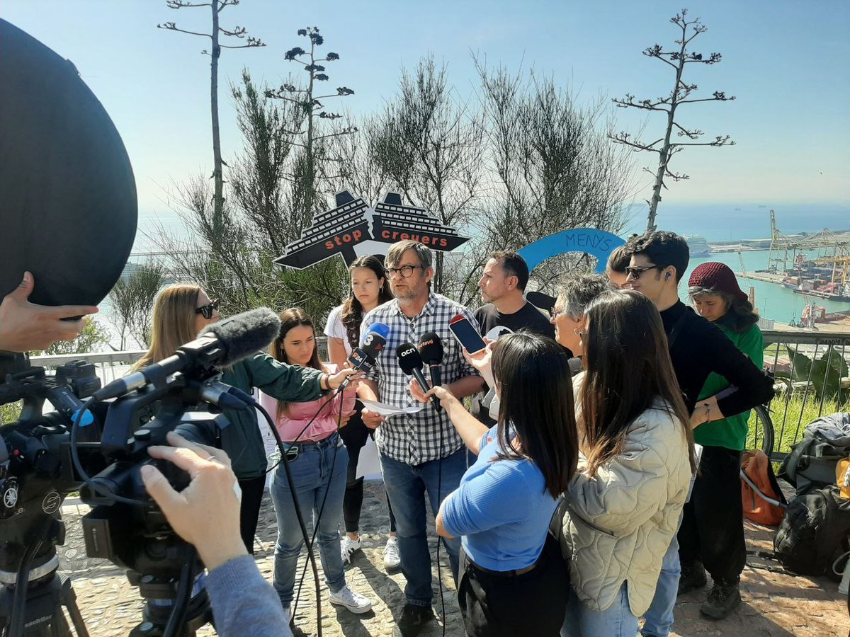 Zeroport (@zeroportbcn) on Twitter photo Avui, davant les properes eleccions, StopCreuersCAT, <a href="/AturemHardRock/">Aturem Hard Rock</a> i Zeroport denunciem el turisme massiu que està destruint el país, exigim la retirada de megaprojectes i ampliacions d'infraestructures i presentem un pla per reduir els creuers al portBCN. #DecreixementTurístic Avui, davant les properes eleccions, StopCreuersCAT, <a href="/AturemHardRock/">Aturem Hard Rock</a> i Zeroport denunciem el turisme massiu que està destruint el país, exigim la retirada de megaprojectes i ampliacions d'infraestructures i presentem un pla per reduir els creuers al portBCN. #DecreixementTurístic