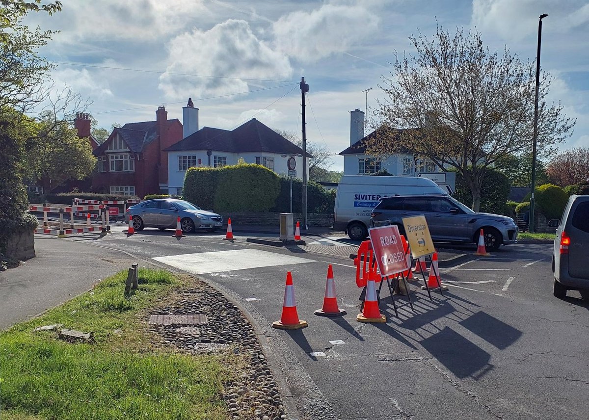 Due to the disruption caused we've asked Cadent to replace the temporary lights on Roman Rd roundabout, Shrewsbury, with a temporary one-way closure on Longden Rd. Access to Longden Road is currently via Longden Coleham.