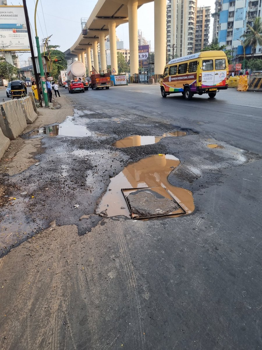 Dear @TMCaTweetAway at Kasarvadavli naka Bus Stop, such deadly potholes are extremely unsafe. No one is bothered the @MMRDAOfficial says its @TMCaTweetAway work TMC says @mahapwdofficial blame games continues, while common people continue to suffer. #thane #mumbai