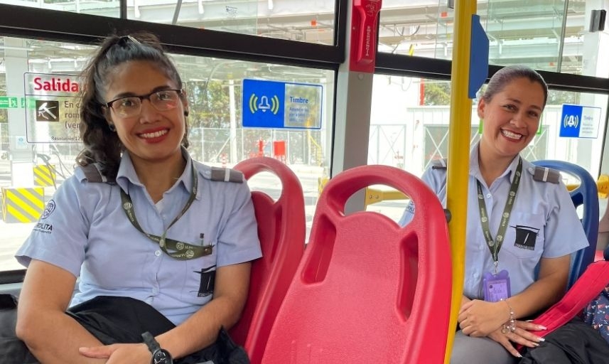 Sustainable #transport empowers women. 🚌✨

#Bogotá’s e-bus company @LaRolitaBog is breaking #gender norms with 60% women drivers. Discover how 
@IFC_org supported them in building a more #InclusiveWorkplace where women can thrive.

wrld.bg/KyBk50QrJm2