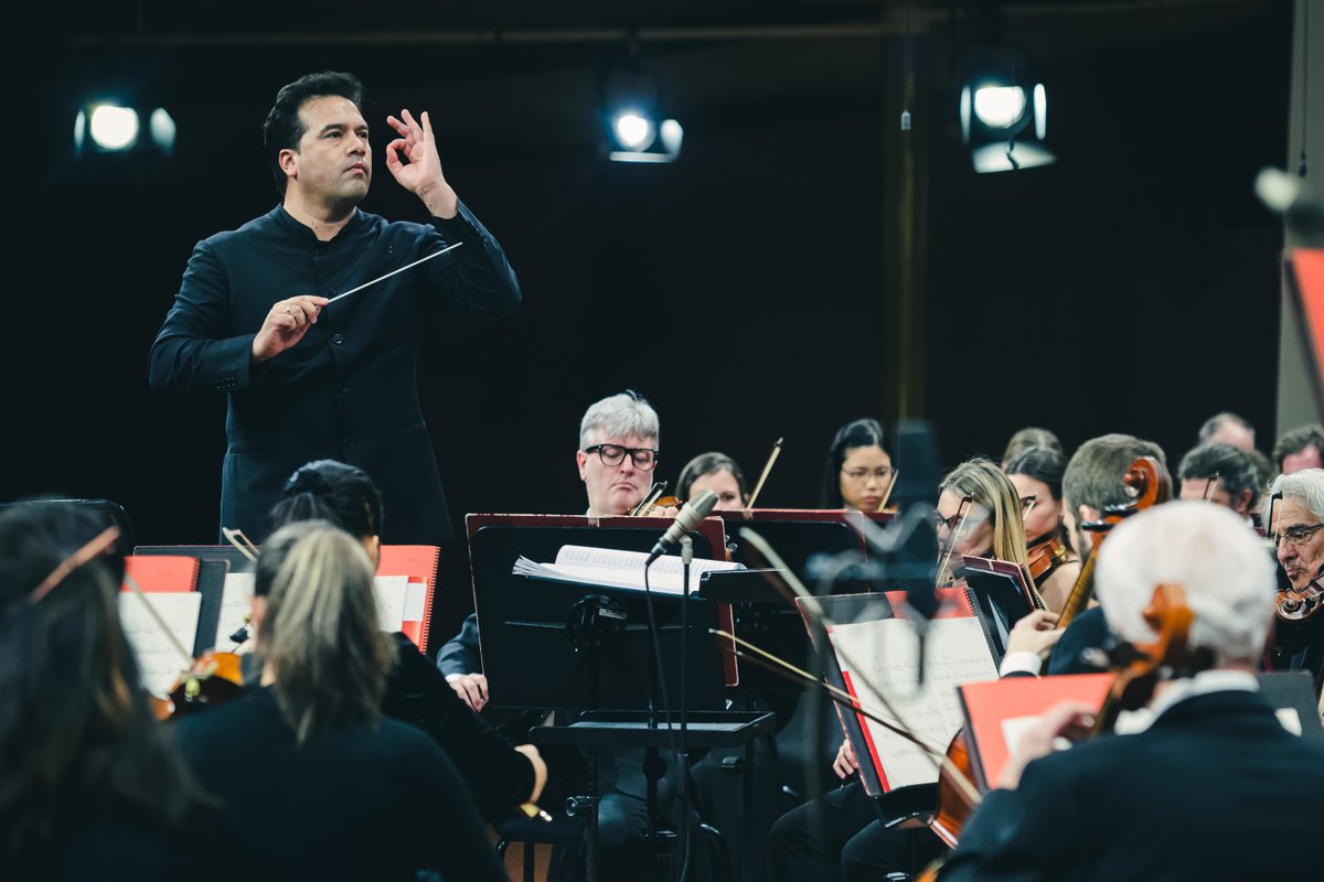 Le foto del concerto di #RaiNuovaMusica del 24 aprile che ha visto protagonisti il Direttore ospite principale della compagine Rai @MaestroTrevino e il pianista @aletaverna. Credits: DocServizi-SergioBertani/OSNRai Su @RaiCultura la photogallery completa bit.ly/FotoRNM2OSN