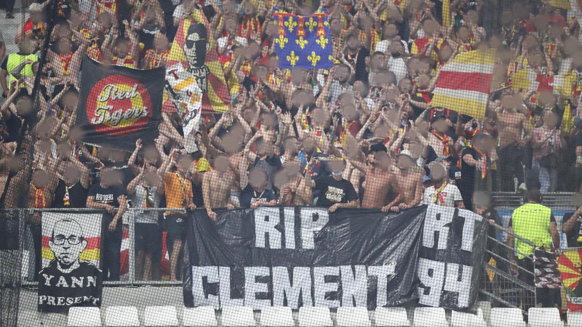 L’hommage pour Clément (fanatics de l’OM) des 800 supporters Lensois au Vélodrome. 26/09/21 🕊️

#OMRCL #RCLens #OM